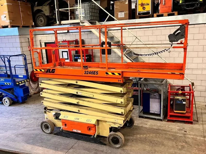 JLG 3246ES: Plataforma Elevatória Tesoura Elétrica