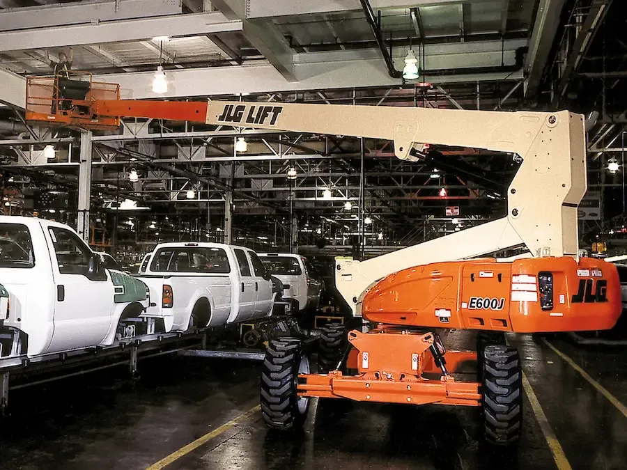 JLG EC600SJ 4X4 SKG: Plataforma Telescópica